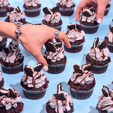Oreo Cupcakes with chocolate sponge, Oreo cream frosting, ganache drizzle, and cookie decoration by Crumbs & Doilies